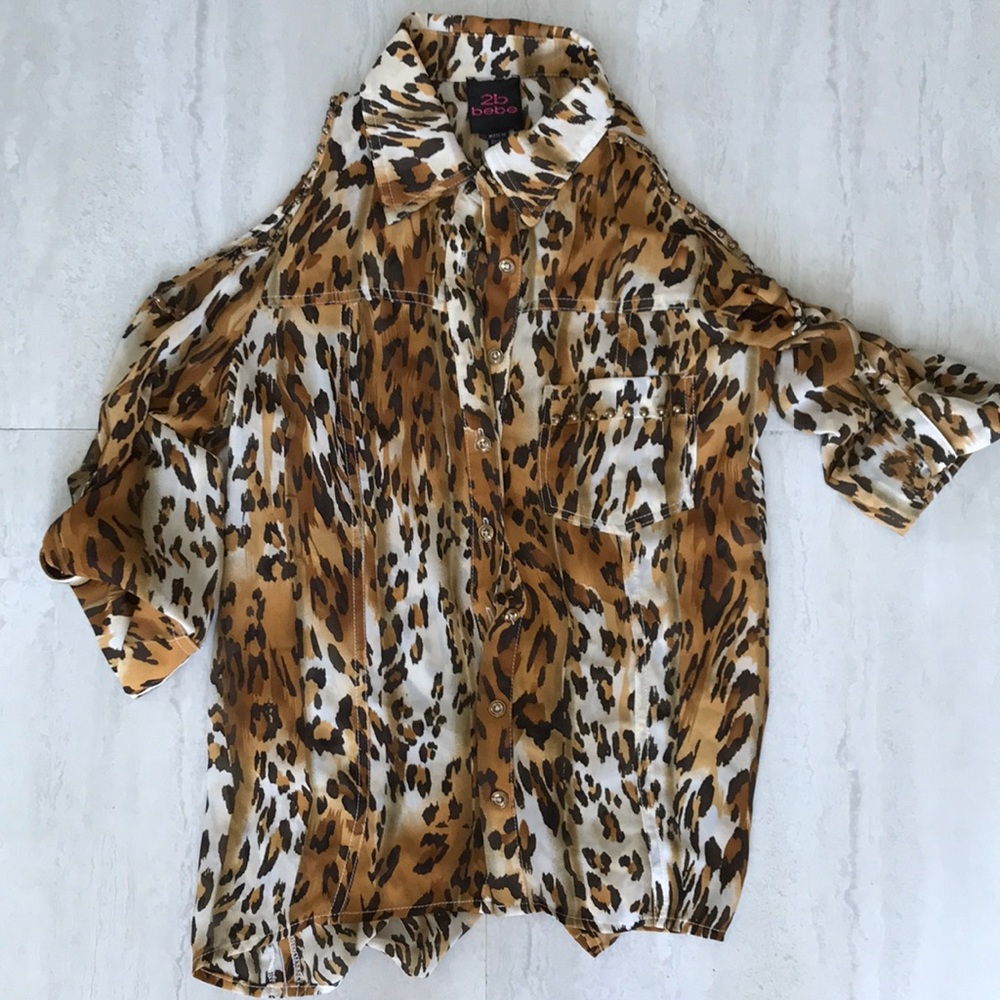 2B BEBE ANIMAL COLD SHOULDER STUDDED BLOUSE